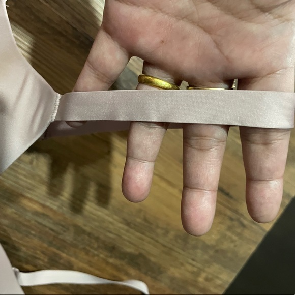 💙4️⃣0️⃣0️⃣💙Uniglo tee shirt bra. Used . Size 36C (80C) condition 10/10 - Picture 3 of 5